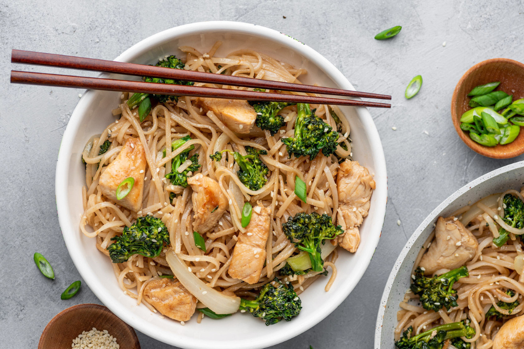 Mongolian Chicken & Broccoli with Rice Noodles & Crushed Peanuts